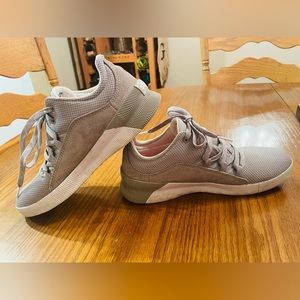 Sorel women’s size 9 gray tennis shoes